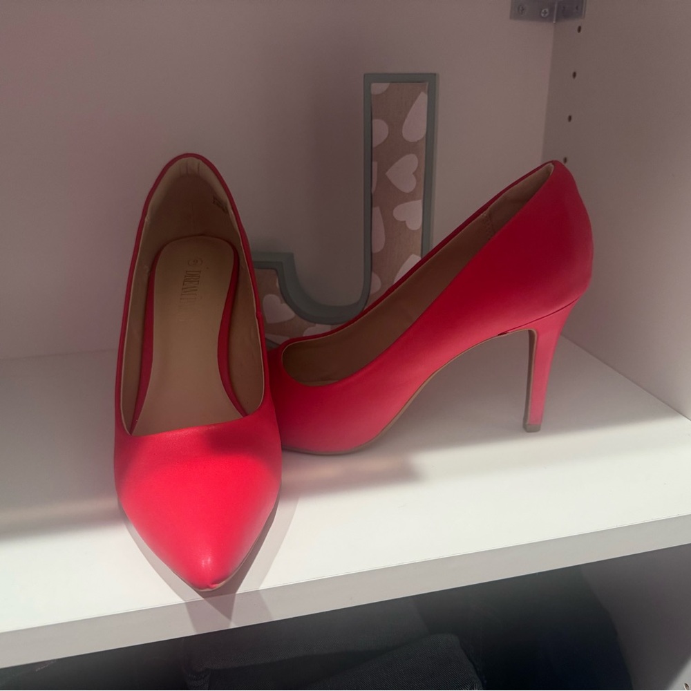 Dream Pairs Vibrant Pink Heels